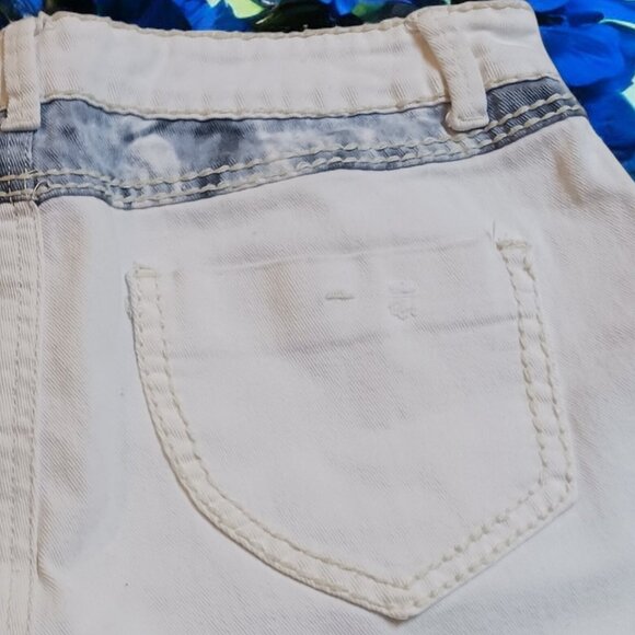 ❤️🛍️Urban Life Tie-Dye White/ Blue Jean Shorts Size 9/10 with Rolled Cuffs❤️🛍️ - Picture 3 of 7